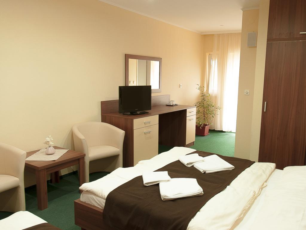 Penzion Fortune Hotel Dunajska Streda Room photo